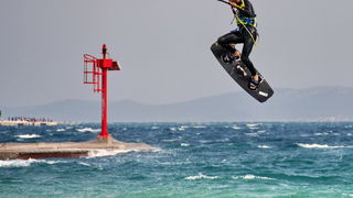 Na krilima juga: surferi i kiteri uživaju na Vitrenjaku