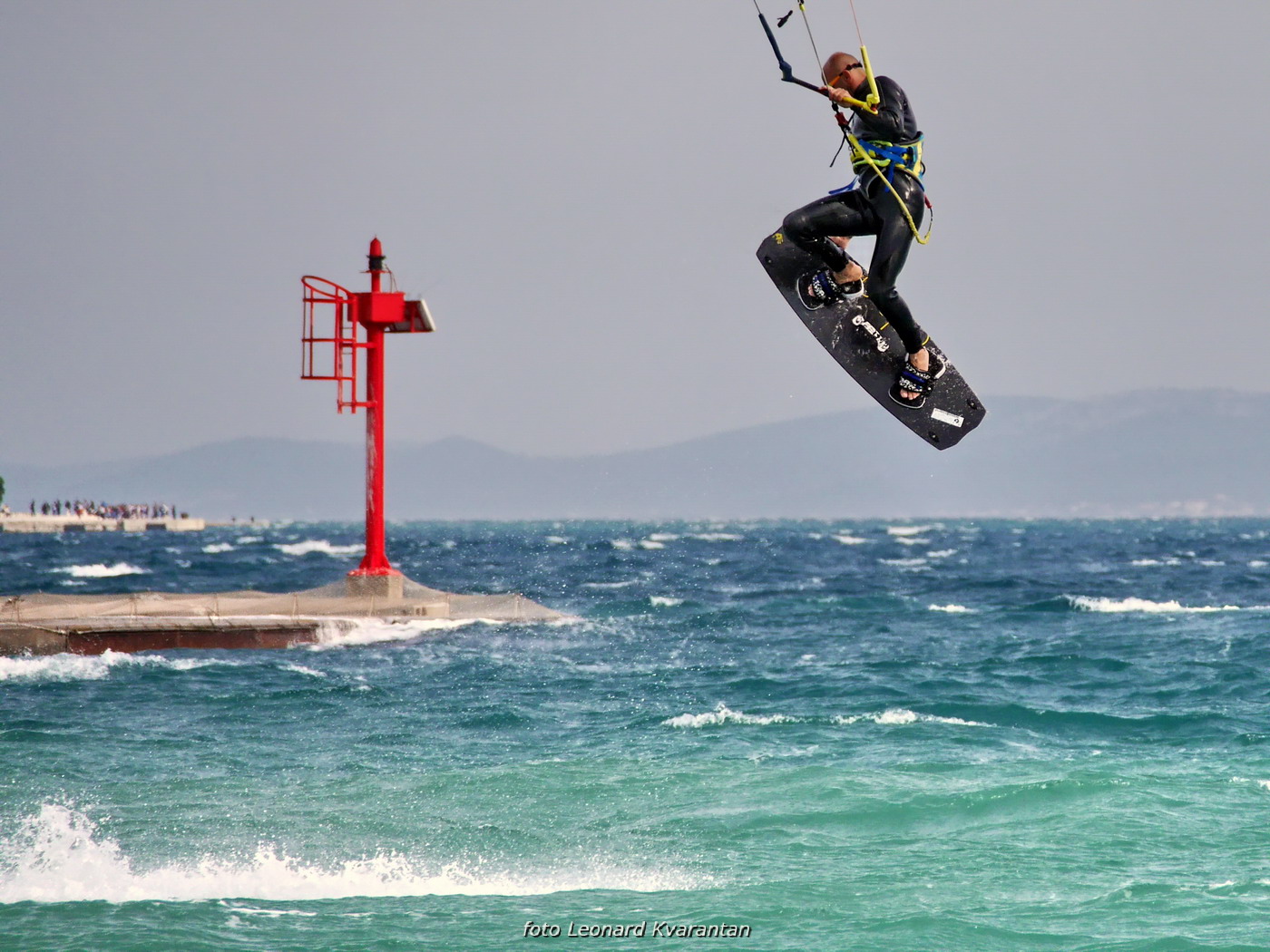 Na krilima juga: surferi i kiteri uživaju na Vitrenjaku