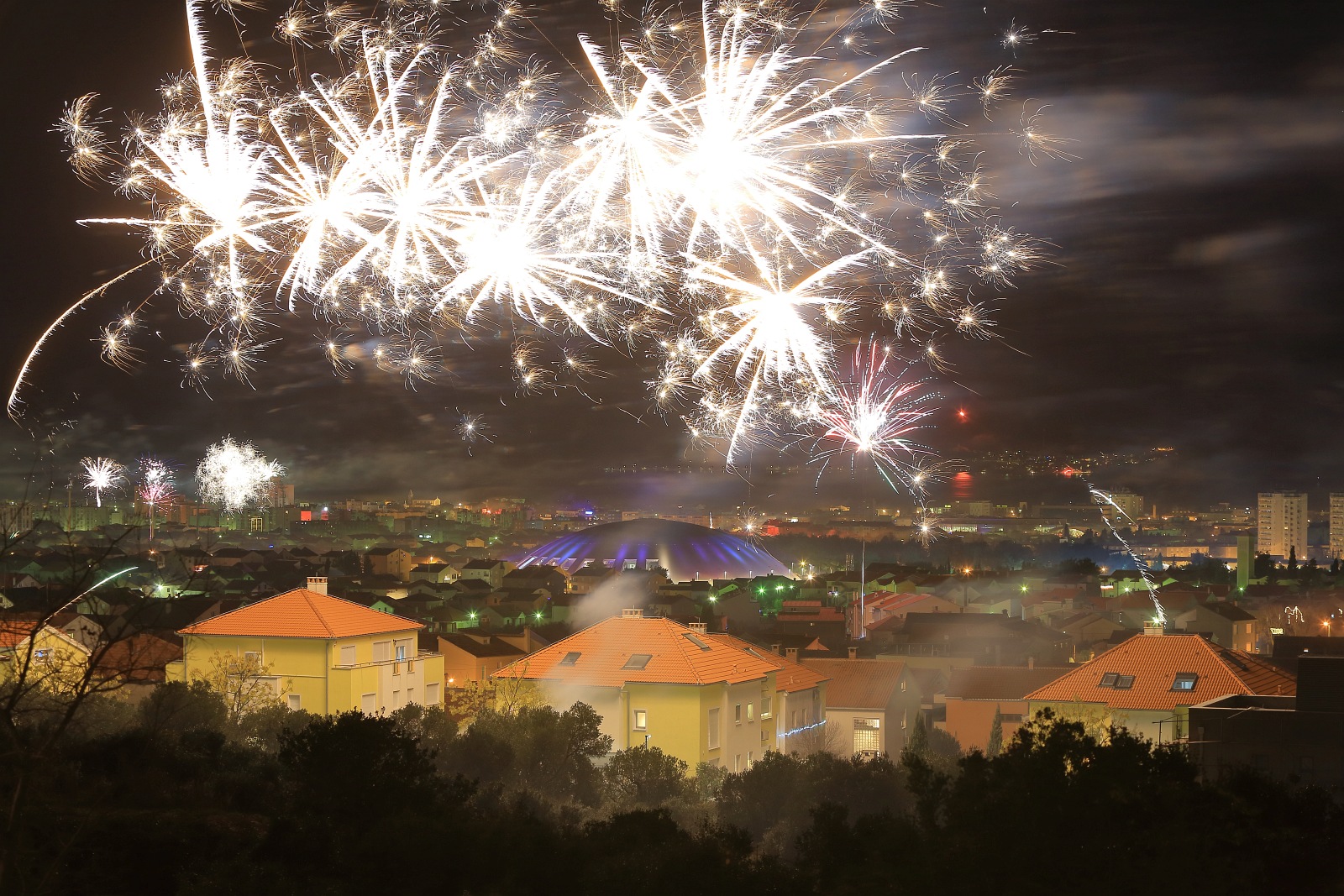 Zadarski doček Nove godine uz veliki vatromet Zadarski doček Nove godine uz veliki vatromet