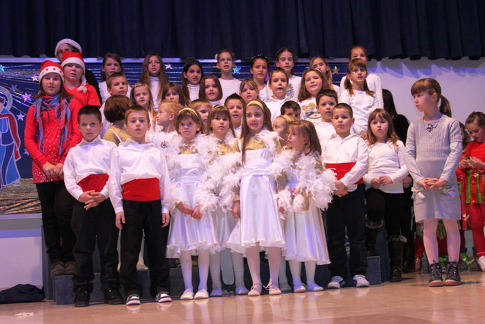 Božićna priredba OŠ Smiljevac Božićna priredba OŠ Smiljevac