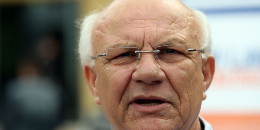 Zadar, 080513.
Branimirova obala. 
Predsjednik laburista Dragutin Lesar na Branimirovoj obali kraj mosta odrzao je konferenciju za novinare. 
Na fotografiji: Drago Culina predsjednik Zupanijske organizacije Laburista.
Foto: Jure Miskovic / CROPIX