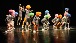 “Karnevalski vremeplov” plesne udruge “Gesta” (foto:Saša Čuka) “Karnevalski vremeplov” plesne udruge “Gesta” (foto:Saša Čuka)