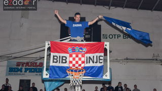 Humanitarno gledanje utakmice Zadar-Cibona (85-84) u Jazinama Humanitarno gledanje utakmice Zadar-Cibona (85-84) u Jazinama