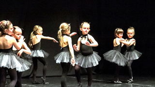 Baletna udruga Pirueta: Broadway, Foto: Mladen Radolović Mrlja Baletna udruga Pirueta: Broadway, Foto: Mladen Radolović Mrlja