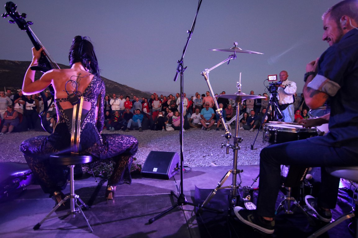 Ana Rucner održala koncertni spektakl u suton na Zlatnom ratu