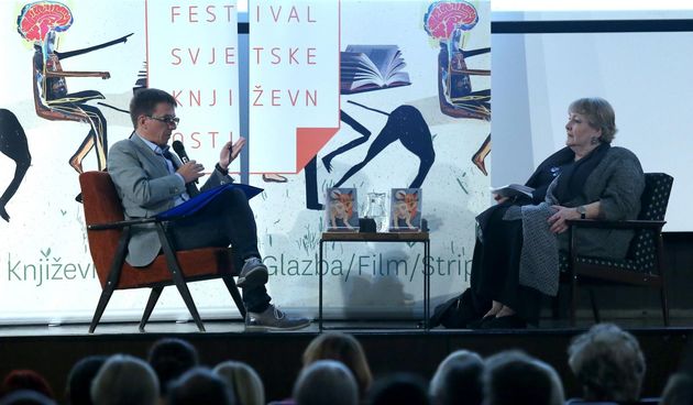 5. Festival svjetske knjizevnosti. Tribinu Razotkrivanje s Dubravkom Ugresoc vodio je direktor Festivala Seid Serdarevic.