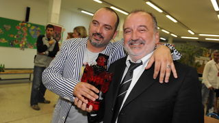Biograd na moru, 150510
Cetvrta i posljednja vecer Porina u Biogradu na moru. 
Na slici: Toni Cetinski s tatom Mirkom.
Foto: Andrija Lucic / CROPIX