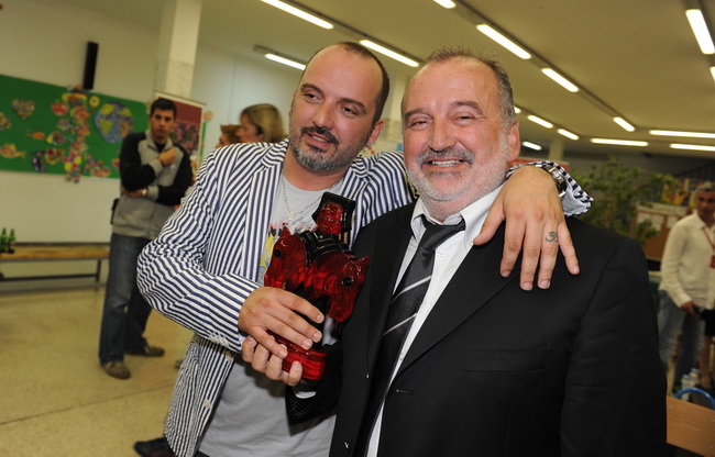 Biograd na moru, 150510
Cetvrta i posljednja vecer Porina u Biogradu na moru. 
Na slici: Toni Cetinski s tatom Mirkom.
Foto: Andrija Lucic / CROPIX