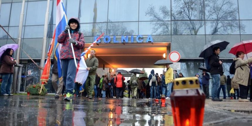 Vukovar – Dan sjecanja na zrtvu Vukovara 1991. – 2014. pod sloganom Vukovar – mjesto posebnog pijeteta. 23. je obljetnica stradavanja i zrtve Vukovara u Domovinskom ratu. Put sjecanja i svjetlosti krece od Opce bolnice Vukovar do Memorijalnog groblja zrta Vukovar – Dan sjecanja na zrtvu Vukovara 1991. – 2014. pod sloganom Vukovar – mjesto posebnog pijeteta. 23. je obljetnica stradavanja i zrtve Vukovara u Domovinskom ratu. Put sjecanja i svjetlosti krece od Opce bolnice Vukovar do Memorijalnog groblja zrta