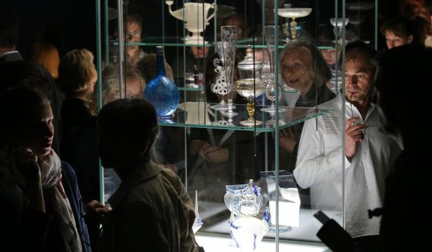 U Muzeju za umjetnost i obrt otvorena je izložba ” Transparentna ljepota – Staklo iz hrvatskih muzeja”. Transparentna ljepota rezultat je trogodišnjeg rada stručnjaka iz 30-tak hrvatskih muzeja. Uz postav dijela izložbe Transparentna ljepota u MUO, istodo