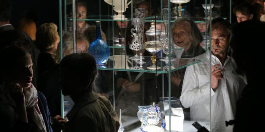 U Muzeju za umjetnost i obrt otvorena je izložba ” Transparentna ljepota – Staklo iz hrvatskih muzeja”. Transparentna ljepota rezultat je trogodišnjeg rada stručnjaka iz 30-tak hrvatskih muzeja. Uz postav dijela izložbe Transparentna ljepota u MUO, istodo