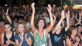 Virsko ljeto 2016: Tomislav Bralić i klapa Intrade oduševili 12 tisuća obožavatelja na virskoj rivi Virsko ljeto 2016: Tomislav Bralić i klapa Intrade oduševili 12 tisuća obožavatelja na virskoj rivi