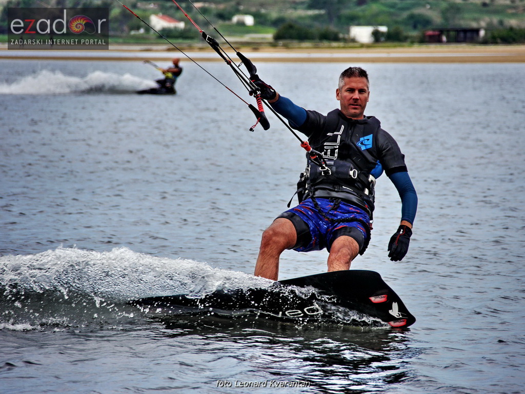 Kiteri guštali u refulima ninske bure Kiteri guštali u refulima ninske bure