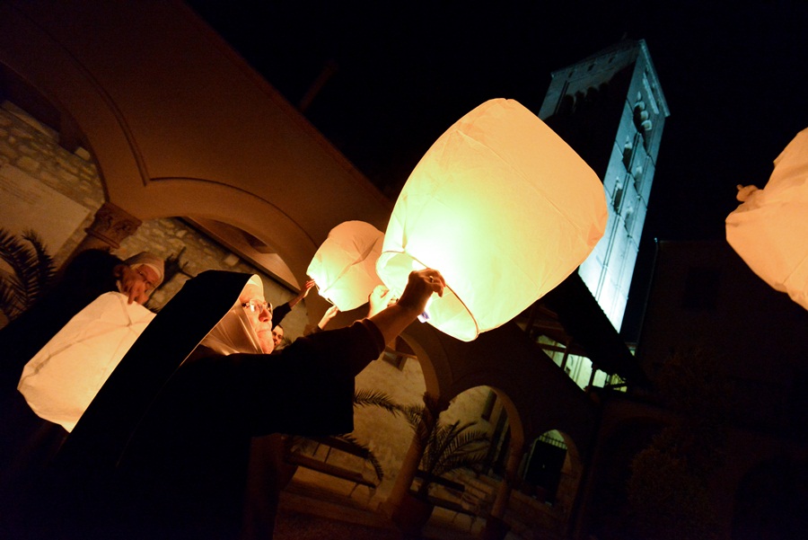 U klaustru samostana sv. Marije i zadarske benediktinke su sudjelovale u akciji “Zaželi ljubav”. Foto: Iva Perinčić U klaustru samostana sv. Marije i zadarske benediktinke su sudjelovale u akciji “Zaželi ljubav”. Foto: Iva Perinčić