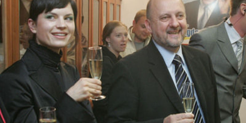 Slovenija, Ljubljana, 21.Oktober2007, Po razglasitvi rezultatov predsedniških volitev je bilo veselo v taboru Zmaga Jelinčiča. Foto: Igor Zaplatil/DELO