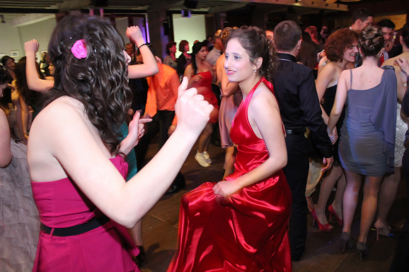 Maturalna večer Gimnazije Vladimira Nazora (foto:Saša Čuka) Maturalna večer Gimnazije Vladimira Nazora (foto:Saša Čuka)