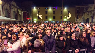 Doček 2017: Najluđa noć na zadarskom Poluotoku privukla više tisuća Zadrana i gostiju Doček 2017: Najluđa noć na zadarskom Poluotoku privukla više tisuća Zadrana i gostiju