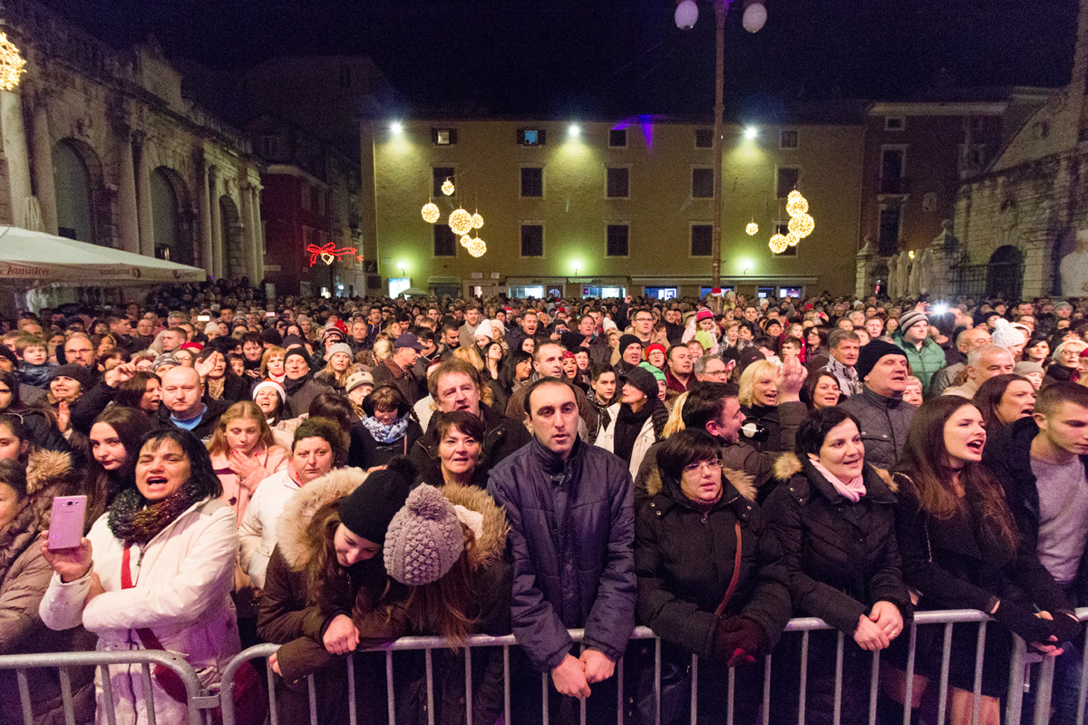 Doček 2017: Najluđa noć na zadarskom Poluotoku privukla više tisuća Zadrana i gostiju Doček 2017: Najluđa noć na zadarskom Poluotoku privukla više tisuća Zadrana i gostiju