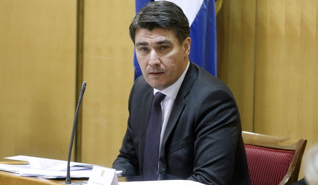 Zagreb, 141112.Sabor.Markov trg.Nastavak redovite sjednice sabora koja je pocela s aktualnim prijepodnevom na kojoj su zastupnici postavljali pitanja vladi.Na fotografiji: Zoran Milanovic.Foto: Goran Mehkek / CROPIX