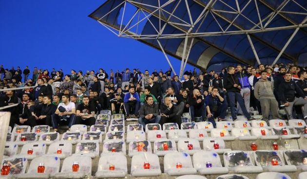 Torcida se uz svijeće, bengalke i molitvu dostojanstveno oprostila od svog kolege Žana Ojdanića na sjevernoj tribini Poljuda. Foto: Ivo Čagalj/PIXSELL