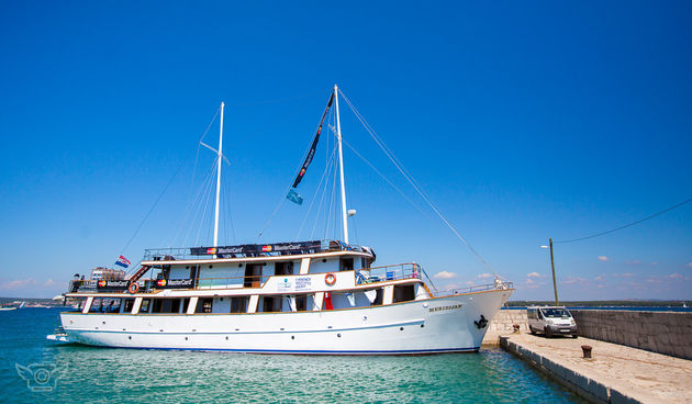 Tkon Brod kulture brod knjizara