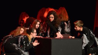 Premijera predstave “U sjeni” udruge “Igrajmo se” Premijera predstave “U sjeni” udruge “Igrajmo se”