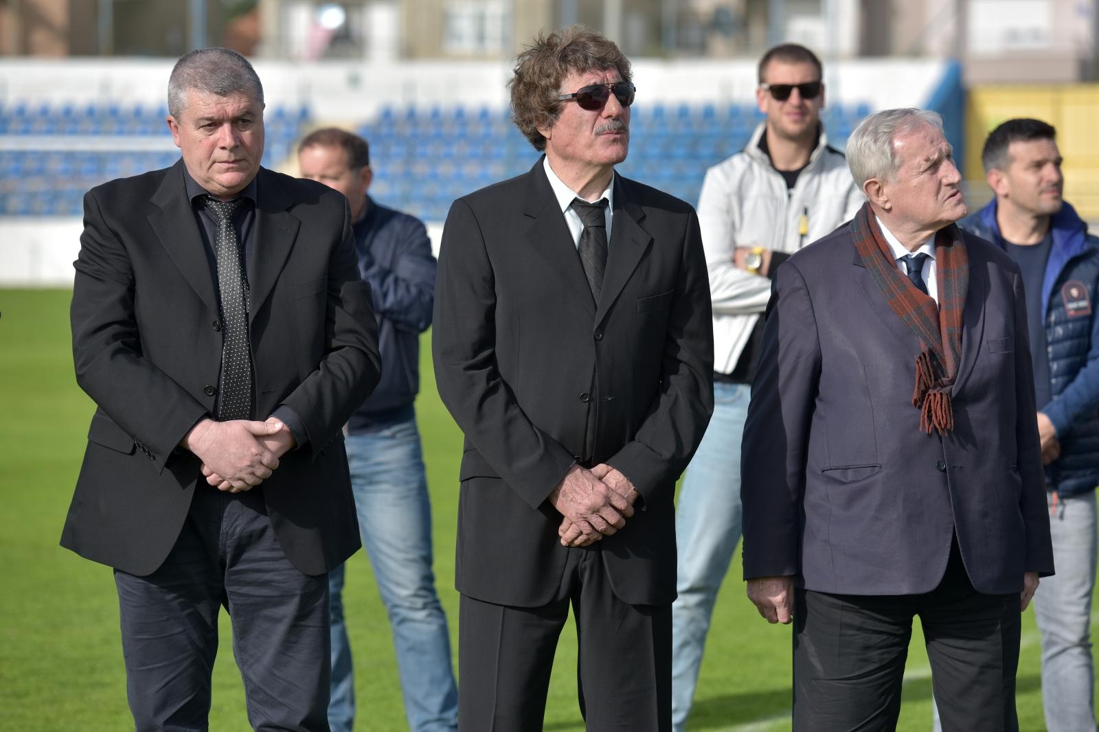 Na stadionu u Stanovima obilježena 10. obljetnica smrti Hrvoja Ćustića Na stadionu u Stanovima obilježena 10. obljetnica smrti Hrvoja Ćustića