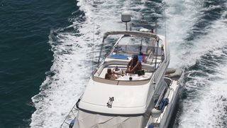 Zadar, 040711.
Pomorski promet ispod mosta u Zdrelcu vrlo je intenzivan za vrijeme ljetnih mjeseci. Prolaz imedju otoka Ugljana i Pasmana najblizi je put zadarskog podrucja prema Kornatima i otocima zadarskog arhipelaga.
Na slici: brodovi slikani s mosta Zadar, 040711.
Pomorski promet ispod mosta u Zdrelcu vrlo je intenzivan za vrijeme ljetnih mjeseci. Prolaz imedju otoka Ugljana i Pasmana najblizi je put zadarskog podrucja prema Kornatima i otocima zadarskog arhipelaga.
Na slici: brodovi slikani s mosta