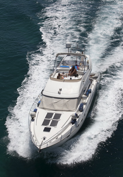 Zadar, 040711.
Pomorski promet ispod mosta u Zdrelcu vrlo je intenzivan za vrijeme ljetnih mjeseci. Prolaz imedju otoka Ugljana i Pasmana najblizi je put zadarskog podrucja prema Kornatima i otocima zadarskog arhipelaga.
Na slici: brodovi slikani s mosta Zadar, 040711.
Pomorski promet ispod mosta u Zdrelcu vrlo je intenzivan za vrijeme ljetnih mjeseci. Prolaz imedju otoka Ugljana i Pasmana najblizi je put zadarskog podrucja prema Kornatima i otocima zadarskog arhipelaga.
Na slici: brodovi slikani s mosta