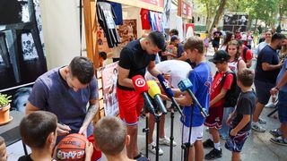 Druženje s košakašima povodom 60. rođendana Dražena Petrovića Druženje s košakašima povodom 60. rođendana Dražena Petrovića
