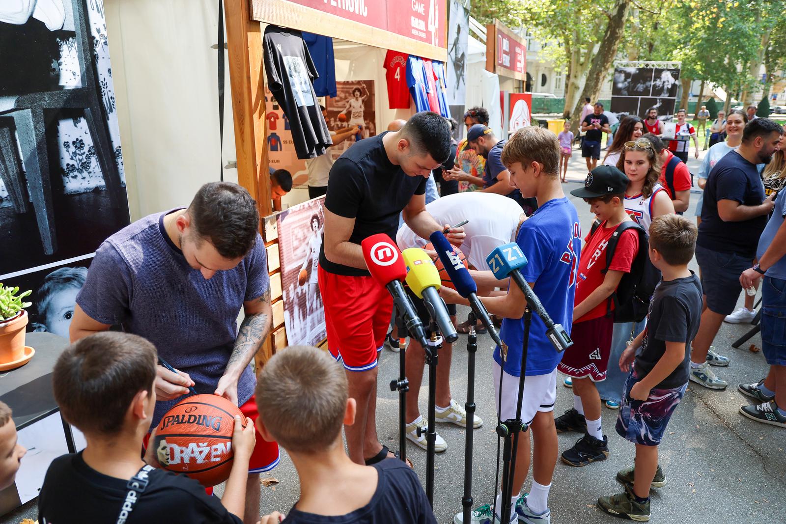 Druženje s košakašima povodom 60. rođendana Dražena Petrovića Druženje s košakašima povodom 60. rođendana Dražena Petrovića