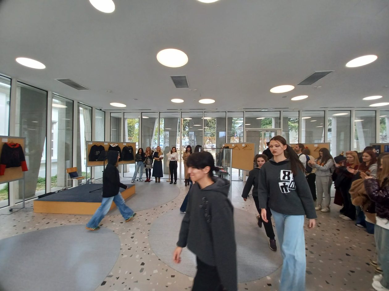 SDPU Zadar modna revija glagoljica