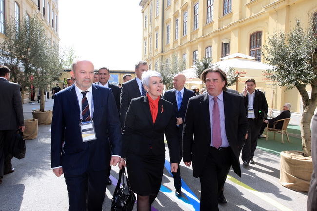 Rovinj, 220410.
Danas je u Rovinju otvorena Windays business konferencija, u organizaciji Microsoft Hrvatska i Jutarnjeg lista. Na otvorenje je dosla premijerka Jadranka Kosor.
Na fotografiji: Jadranka Kosor i Ivan Jakovcic.
Foto: Goran Sebelic / CROPIX
