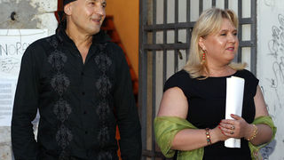 Zadar, 010709.
Stephan Lupino otvorio je veceras izlozbu fotografija u Kapetanovoj kuli na trgu Pet bunara. 
Na fotografiji: Stephan Lupino i Renata Peros aktualna zamjenica procelnika za drustvene djelatnosti u Zadarskoj zupaniji koja je otvorila izlozbu