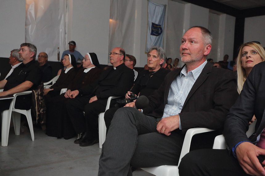 Bibinje: Predstavljena knjiga “Bitka za Vukovar” Damira Plavšića. Foto: Leo Banić Bibinje: Predstavljena knjiga “Bitka za Vukovar” Damira Plavšića. Foto: Leo Banić