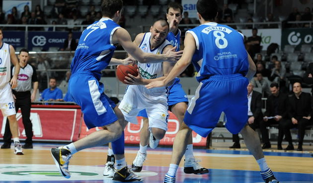 Zadar, 130413.
Dvorana Kresimira Cosica. 
5. kolo A1 kosarkaske lige za prvaka izmedju KK Zadar i KK Kvarner.
Na fotografiji: detalj s utakmice; Ivanov (6, sredina).
Foto: Luka Gerlanc / CROPIX