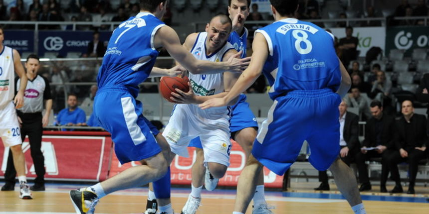 Zadar, 130413.
Dvorana Kresimira Cosica. 
5. kolo A1 kosarkaske lige za prvaka izmedju KK Zadar i KK Kvarner.
Na fotografiji: detalj s utakmice; Ivanov (6, sredina).
Foto: Luka Gerlanc / CROPIX