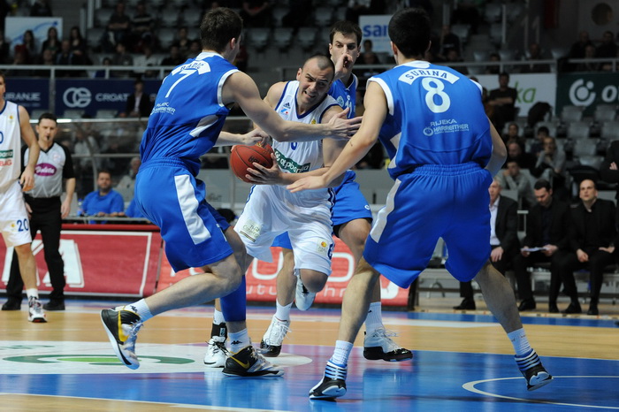 Zadar, 130413.
Dvorana Kresimira Cosica.
5. kolo A1 kosarkaske lige za prvaka izmedju KK Zadar i KK Kvarner.
Na fotografiji: detalj s utakmice; Ivanov (6, sredina).
Foto: Luka Gerlanc / CROPIX Zadar, 130413.
Dvorana Kresimira Cosica.
5. kolo A1 kosarkaske lige za prvaka izmedju KK Zadar i KK Kvarner.
Na fotografiji: detalj s utakmice; Ivanov (6, sredina).
Foto: Luka Gerlanc / CROPIX