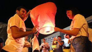 U Vodicama pušteni lampioni za tragično stradale vatrogasce na Kornatima U Vodicama pušteni lampioni za tragično stradale vatrogasce na Kornatima