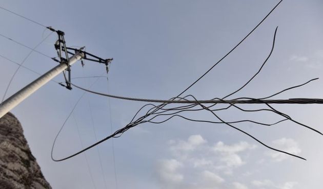 Karlobag: Srušeni stupovi niskonaponske mreže, Foto: Dino Stanin/PIXSELL