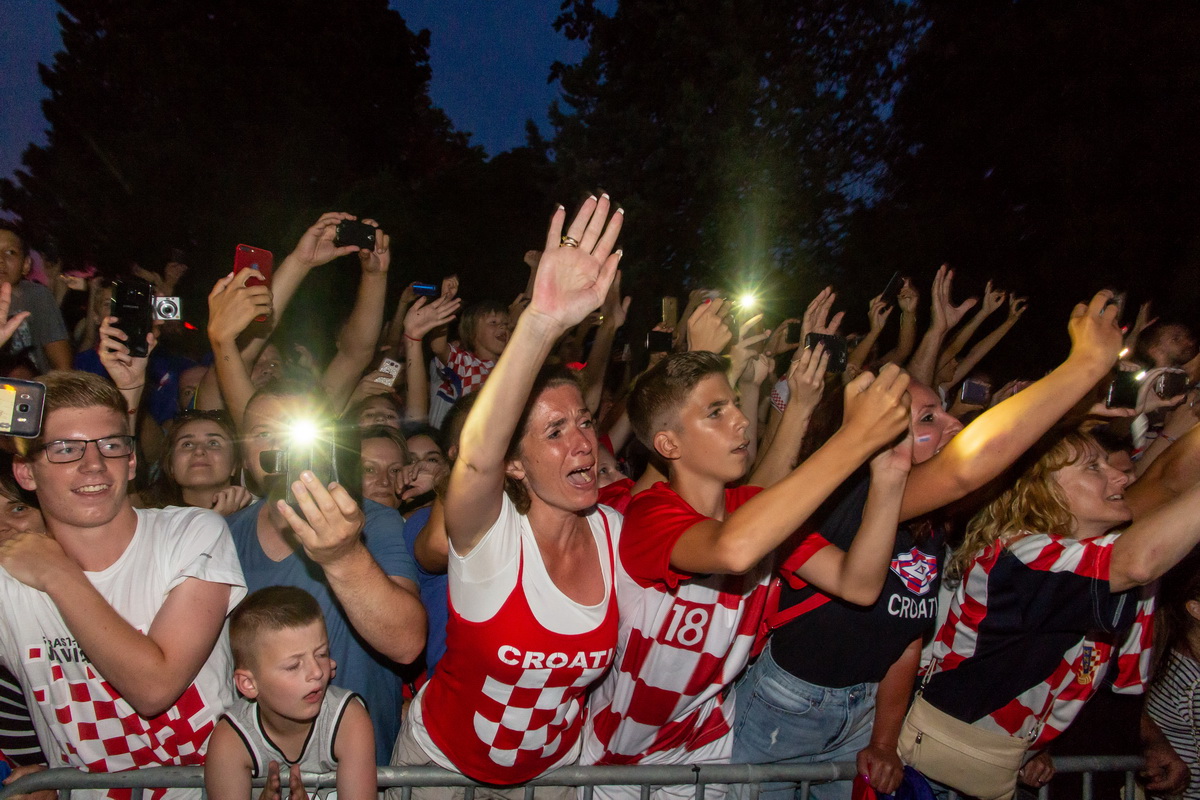 Veličanstven doček četvorice zadarskih Vatrenih od Gradskog mosta do Foruma