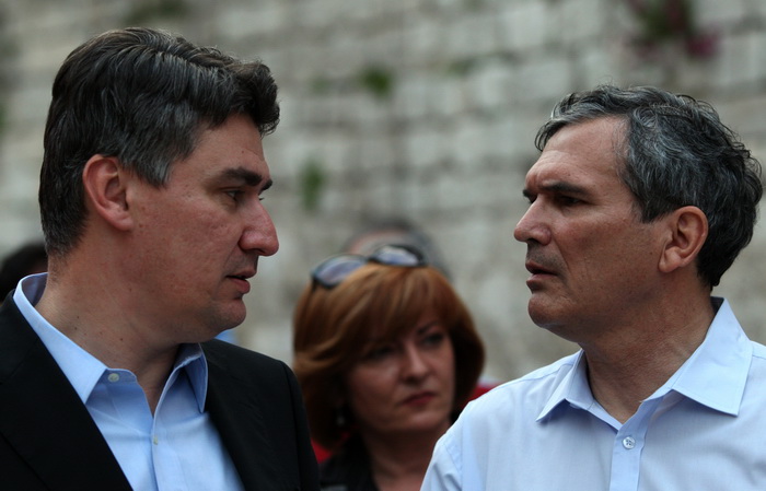 Zadar, 120513.
Trg pet bunara, Poluotok. 
Predizborni skup SDP-a na kojem je sudjelovao predsjednik stranke Zoran Milanovic. Na skupu je predstavljen i kandidat za gradonacelnika Zadra Ivo Bilic. Na fotografiji: Zoran Milanovic i Ivo Bilic.
Foto: Jure Mis