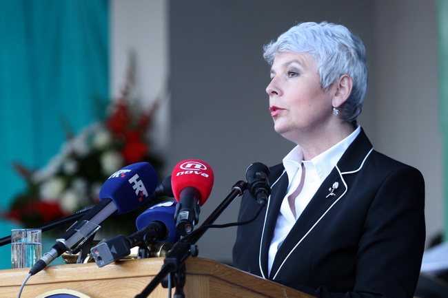 Vukovar, 250610.
U povodu Dana drzavnosti Republike Hrvatske obiljezen  zavrsetak skolovanja polaznika vojnih skola za potrebe Oruzanih snaga. Na fotografiji polaznicima vojnih skola obratila se premijerka Jadranka Kosor.
Foto: Damir Glibusic / CROPIX