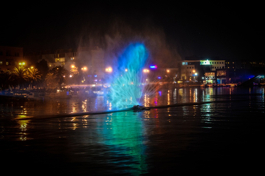 Zadrani oduševljeni hologramskim božićnim drvcem