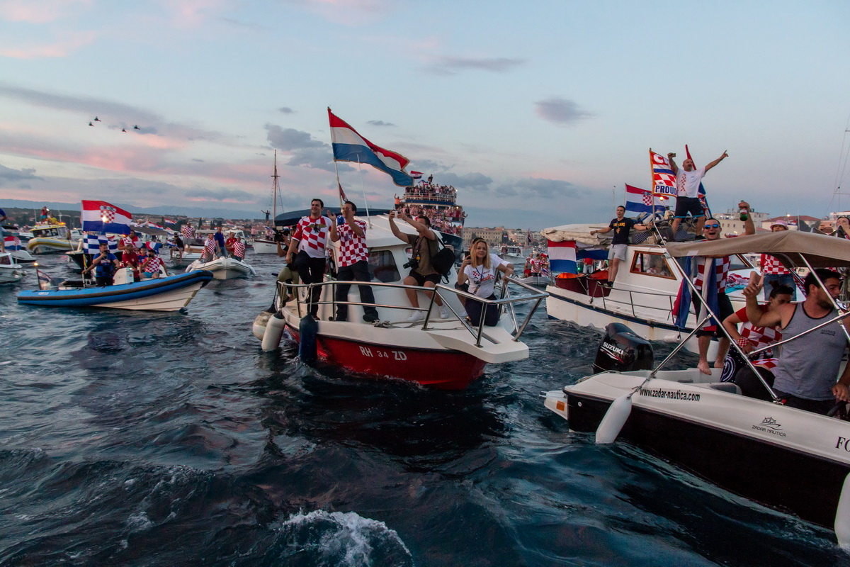 Veličanstven doček četvorice zadarskih Vatrenih od Gradskog mosta do Foruma