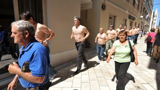 Zadar, 090513.
Jutros su clanovi izborne liste Konji na Narodnom trgu prikazali kako ce zapocinjati njihovi radni dani kada budu u gradskom vijecu. Kako izjavljuju, svaki dan ce poceti postavljanjem u vrstu i slusanjem himne, nakon cega slijedi jutarnja t Zadar, 090513.
Jutros su clanovi izborne liste Konji na Narodnom trgu prikazali kako ce zapocinjati njihovi radni dani kada budu u gradskom vijecu. Kako izjavljuju, svaki dan ce poceti postavljanjem u vrstu i slusanjem himne, nakon cega slijedi jutarnja t