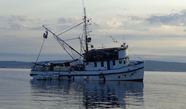 Mišnjak: Nasukana ribarica “Glamoč”