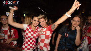 Čudesna noć: Velika fešta ulicama Zadra nakon plasmana Vatrenih u finale SP Čudesna noć: Velika fešta ulicama Zadra nakon plasmana Vatrenih u finale SP