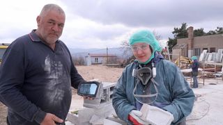 Mladi europski kipari stigli u Imotski, punom parom rade spomenik kultnom Mercedesu Mladi europski kipari stigli u Imotski, punom parom rade spomenik kultnom Mercedesu