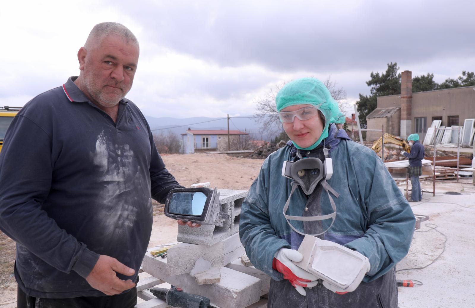 Mladi europski kipari stigli u Imotski, punom parom rade spomenik kultnom Mercedesu Mladi europski kipari stigli u Imotski, punom parom rade spomenik kultnom Mercedesu